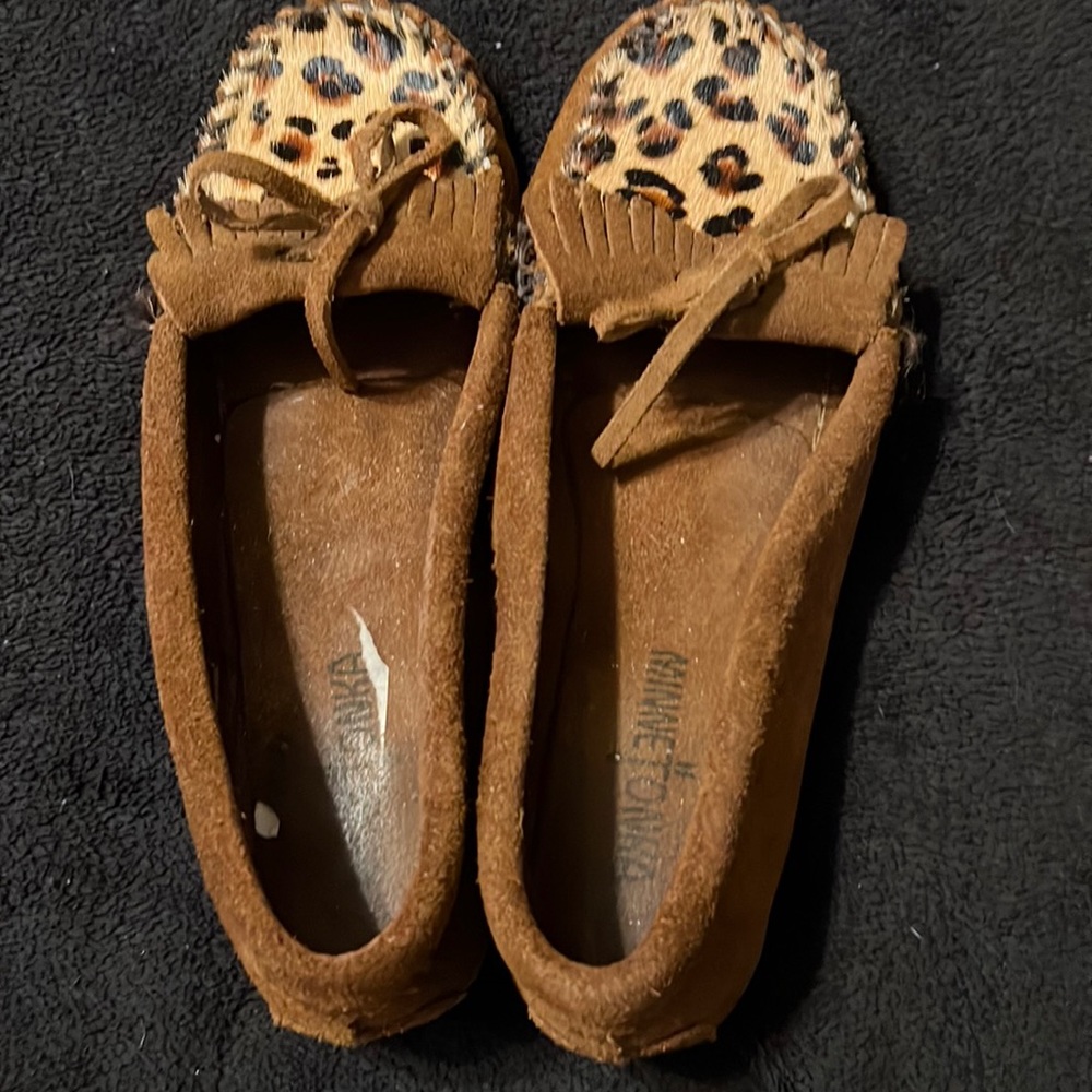 Like new Size 7 Minnetonka Moccasins